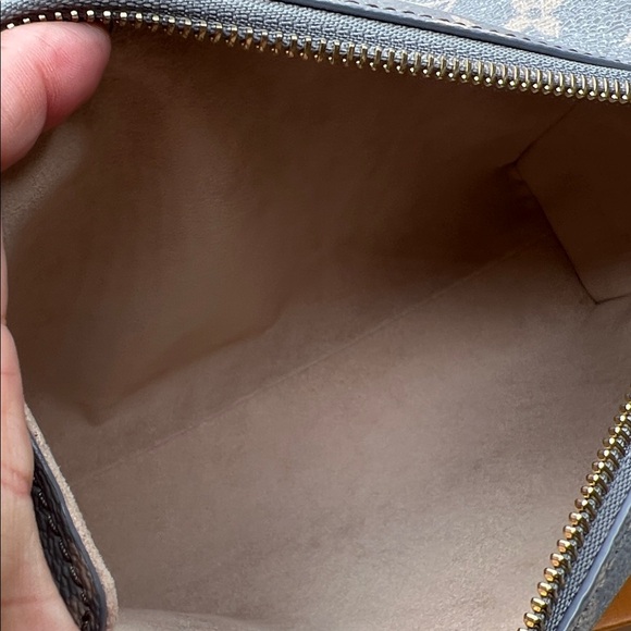 #028110XB Louis Vuitton Side Trunk - Picture 7 of 7